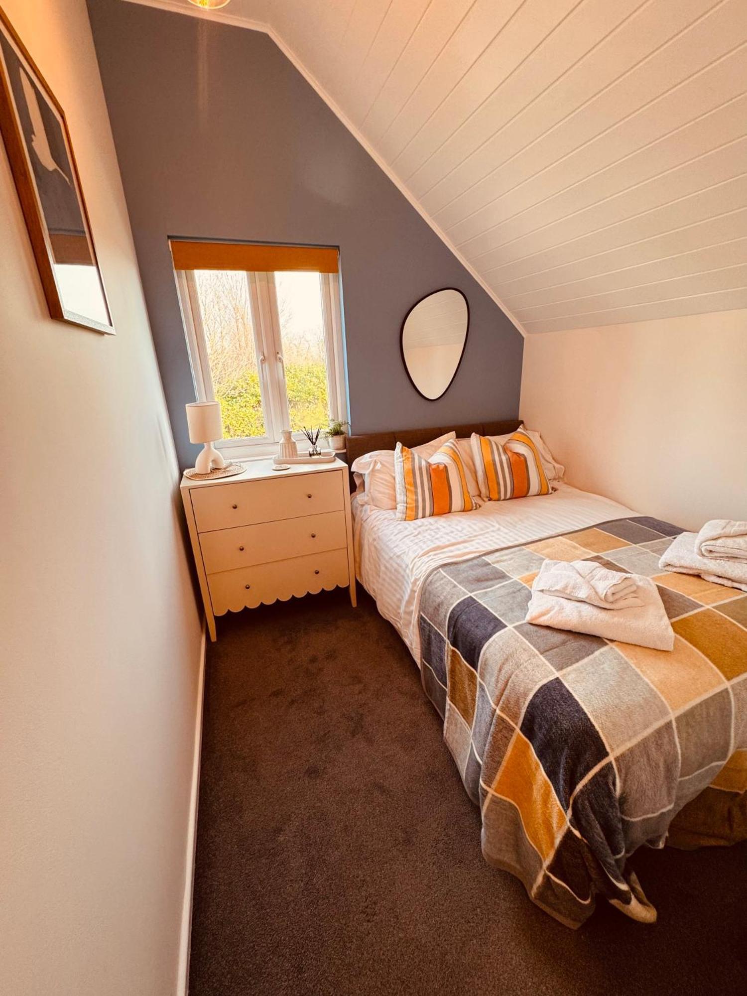 Cotswolds Lakeside Lodge - Nesbitt's Nest South Cerney Buitenkant foto